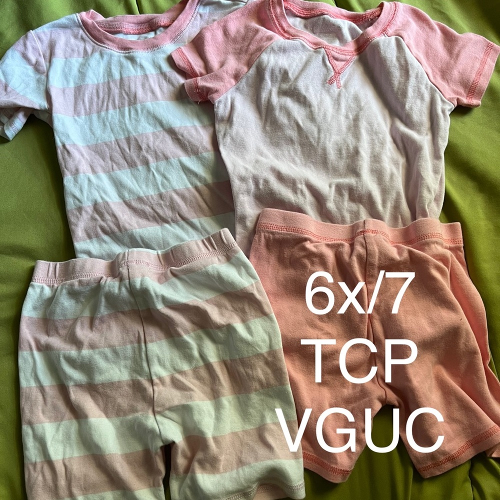 The children place girls pjs